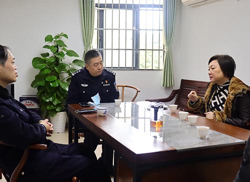 加强党建共建，亲昵警企关系